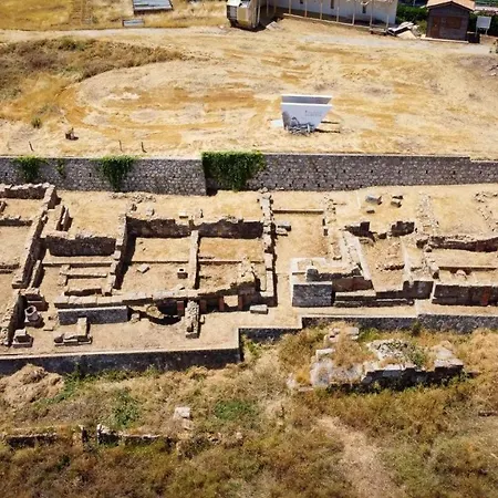 Under Royal 펜션 겔라